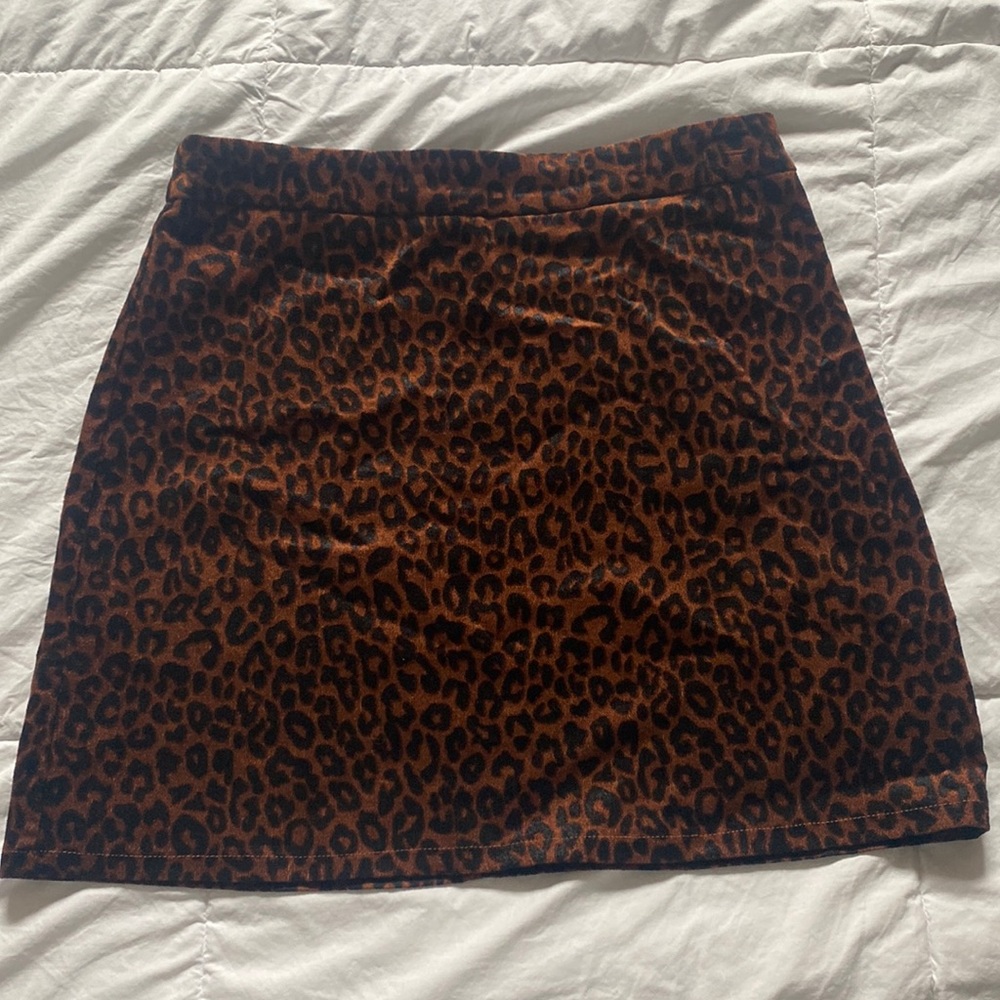 Suede cheetah boutique skirt! Size: small. Brand: Honey Punch.
